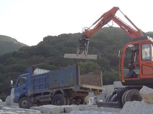 乐动(中国)机械轮挖属具--条石夹 